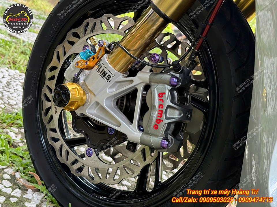 Dàn chân trước nổi bật nhờ phuộc Upside Down, heo Brembo kết hợp đĩa phanh lớn