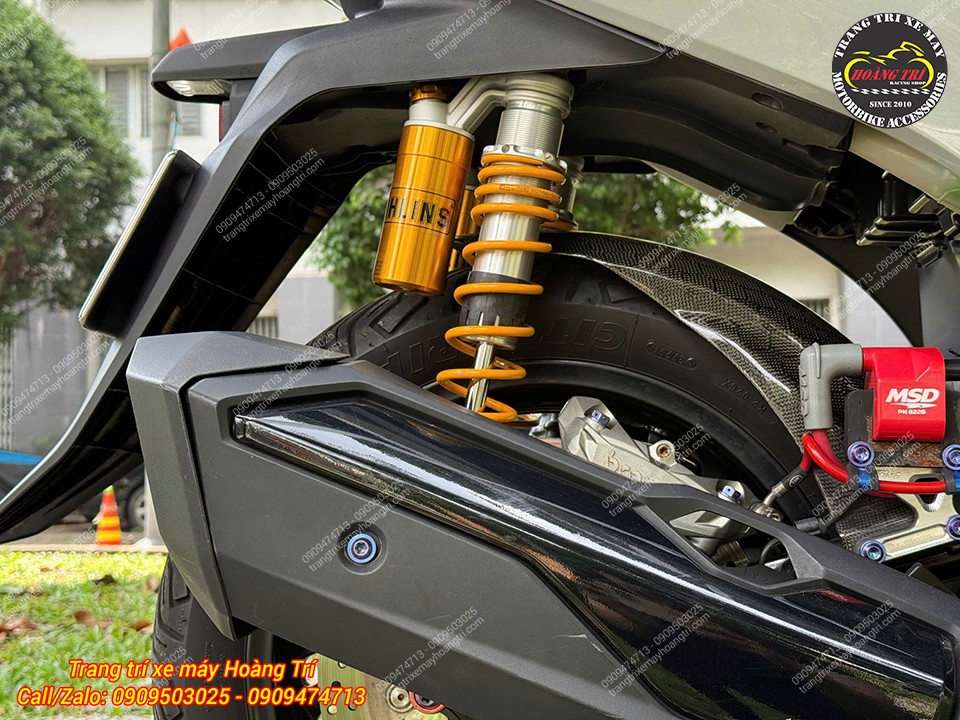 Phuộc Ohlins bình dầu với lò xo vàng nổi bật, tăng phong cách thể thao cho SH 2020