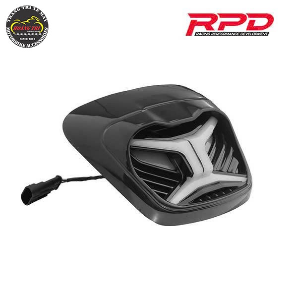 Đèn hậu RPD Veloce X sở hữu vỏ đen nguyên khối, điểm nhấn là họa tiết chữ X
