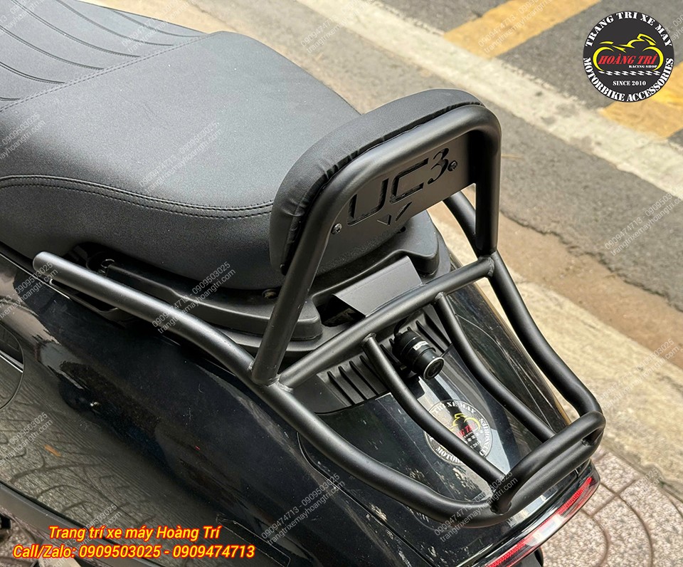 Khách hàng chọn baga cong tựa lưng Honda UC3 để hỗ trợ bảo vệ camera phía sau