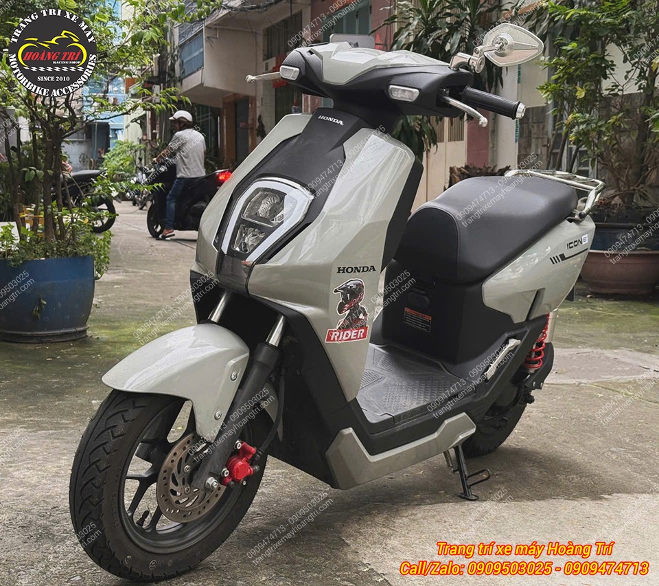 Honda ICON e xám trang bị baga inox phía sau, bổ sung tiện ích khi sử dụng