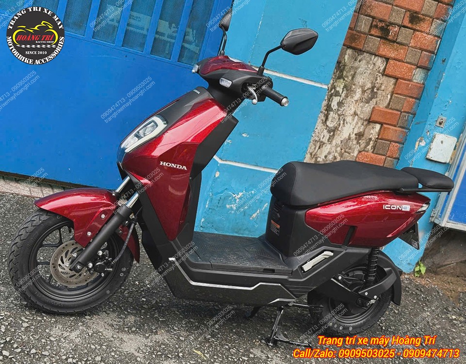 Honda ICON e đỏ lắp baga nối dài, vẫn giữ được tổng thể xe gọn gàng