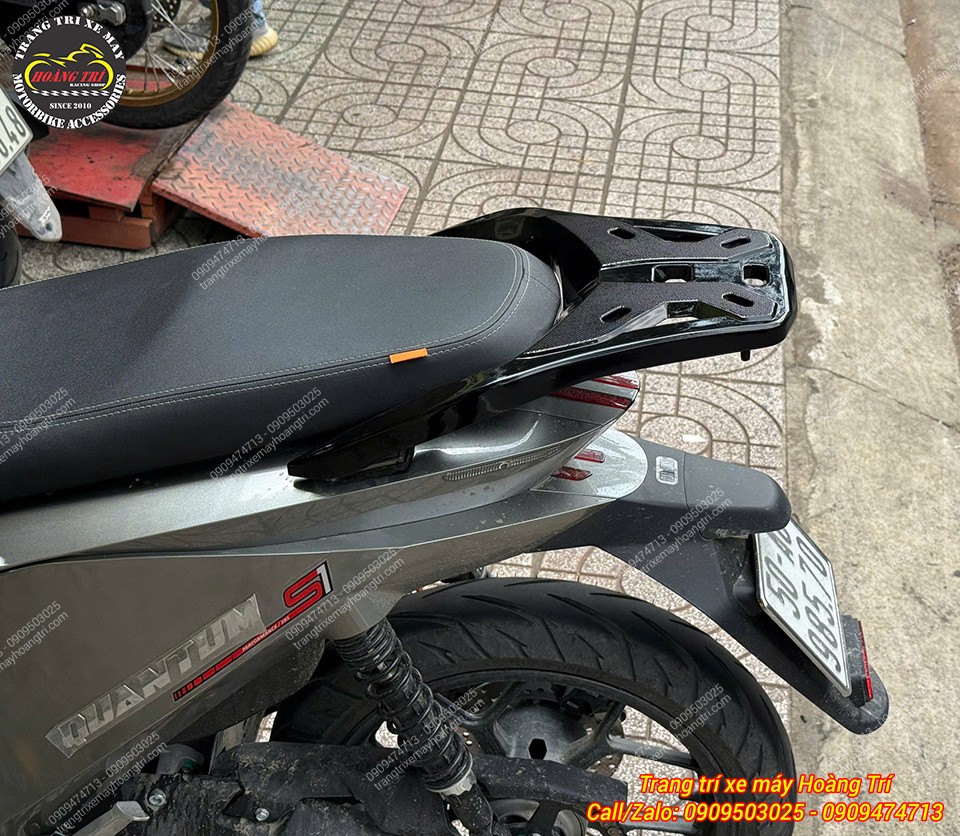 Datbike Quantum S1 lắp baga LBS đen bóng, giúp phần đuôi xe dài và gọn hơn