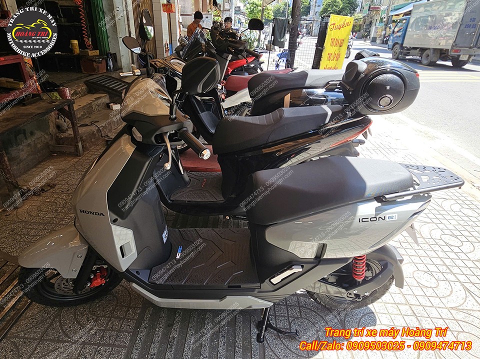 Honda ICON e sau khi lắp baga nối dài vẫn giữ được sự hài hòa với kiểu dáng zin