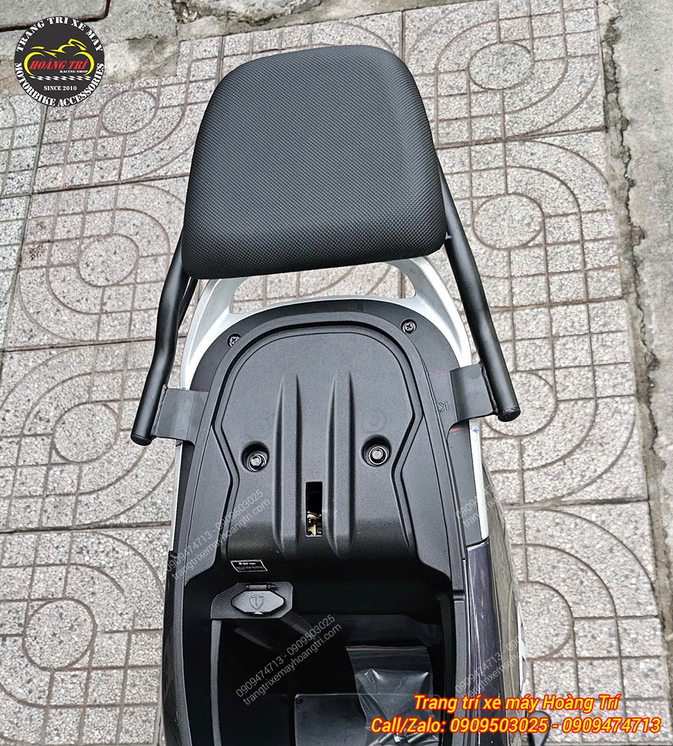 Baga sau Tailg GR58 tích hợp nệm yên giúp người ngồi sau êm ái hơn