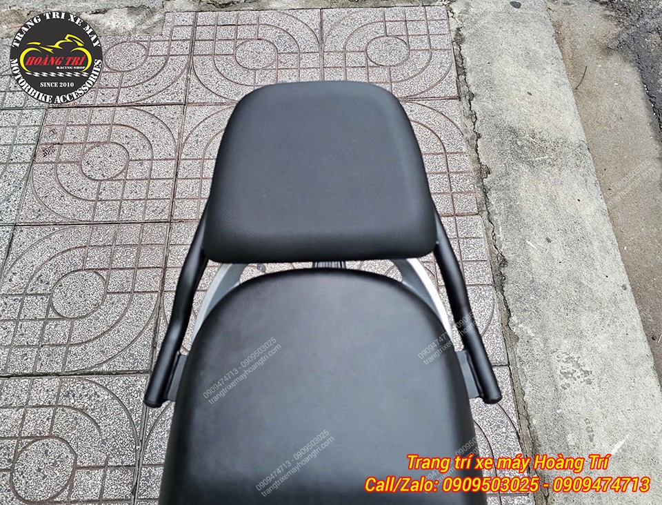 Tay dắt 2 bên chắc chắn và hỗ trợ di chuyển xe dễ dàng