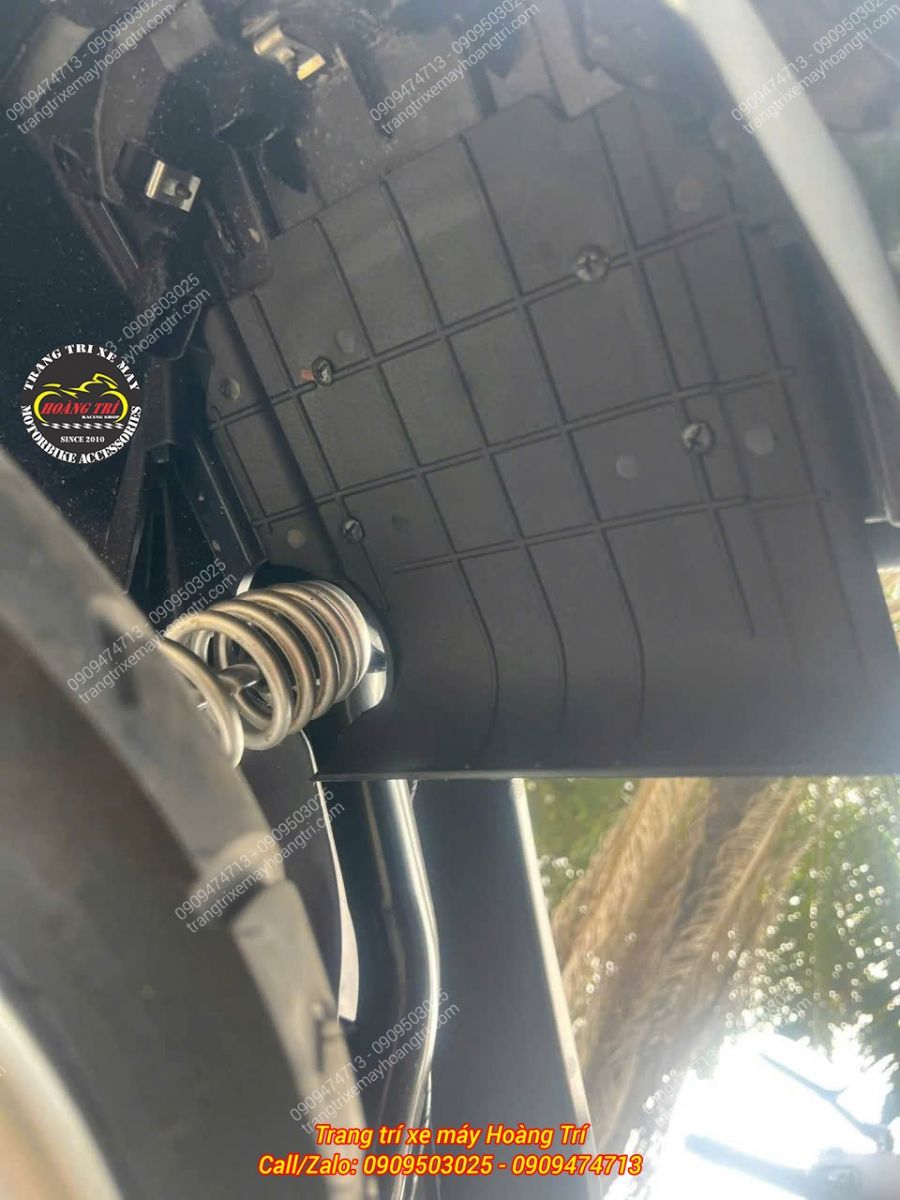 Mặt trong chắn bùn gầm Datbike Era được bắt ốc cố định, đảm bảo độ chắc chắn