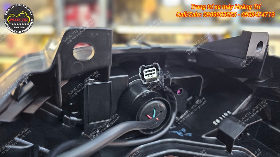 Cụm đèn hậu Honda UC3 có giắc điện phía sau, kết hợp dây dẫn cùng chân kết nối