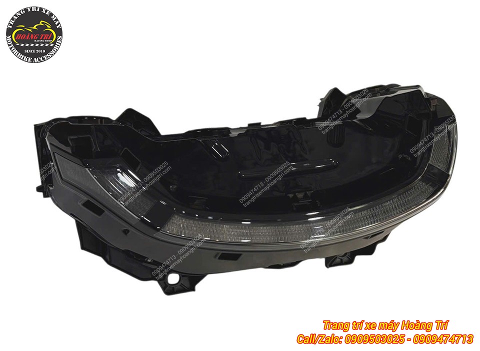Dải đèn kéo dài sang hai bên tạo vẻ hiện đại cho mặt ngoài cụm đèn hậu Honda UC3