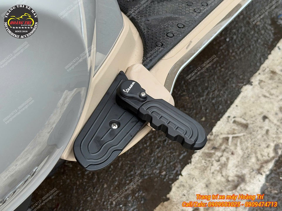 Trang bị gác chân kiểu Vespa giúp người ngồi sau Yadea Devotion đặt chân dễ hơn