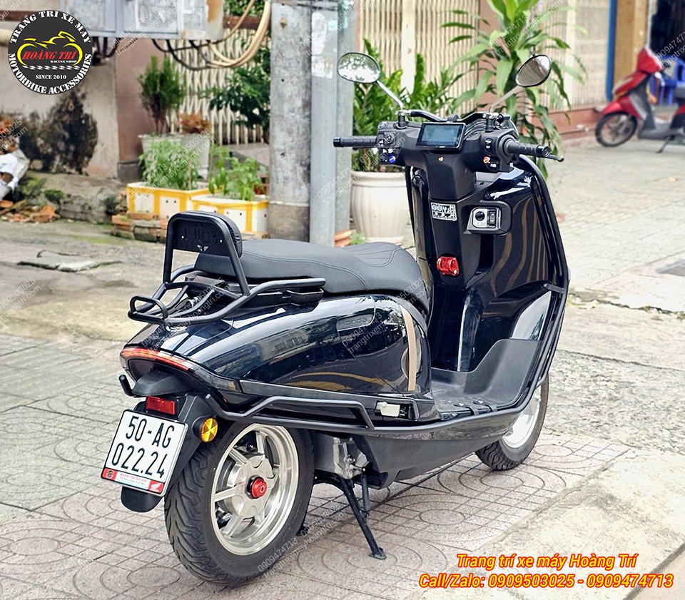 Khung bảo vệ Honda UC3 phối cùng baga phía sau, mang đến diện mạo đẹp mắt, đồng nhất