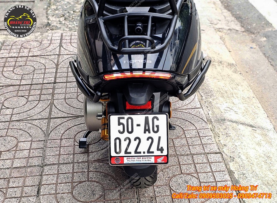 Nhìn từ phía sau Honda UC3, bộ khung bảo vệ đuôi được bố trí cân xứng hai bên