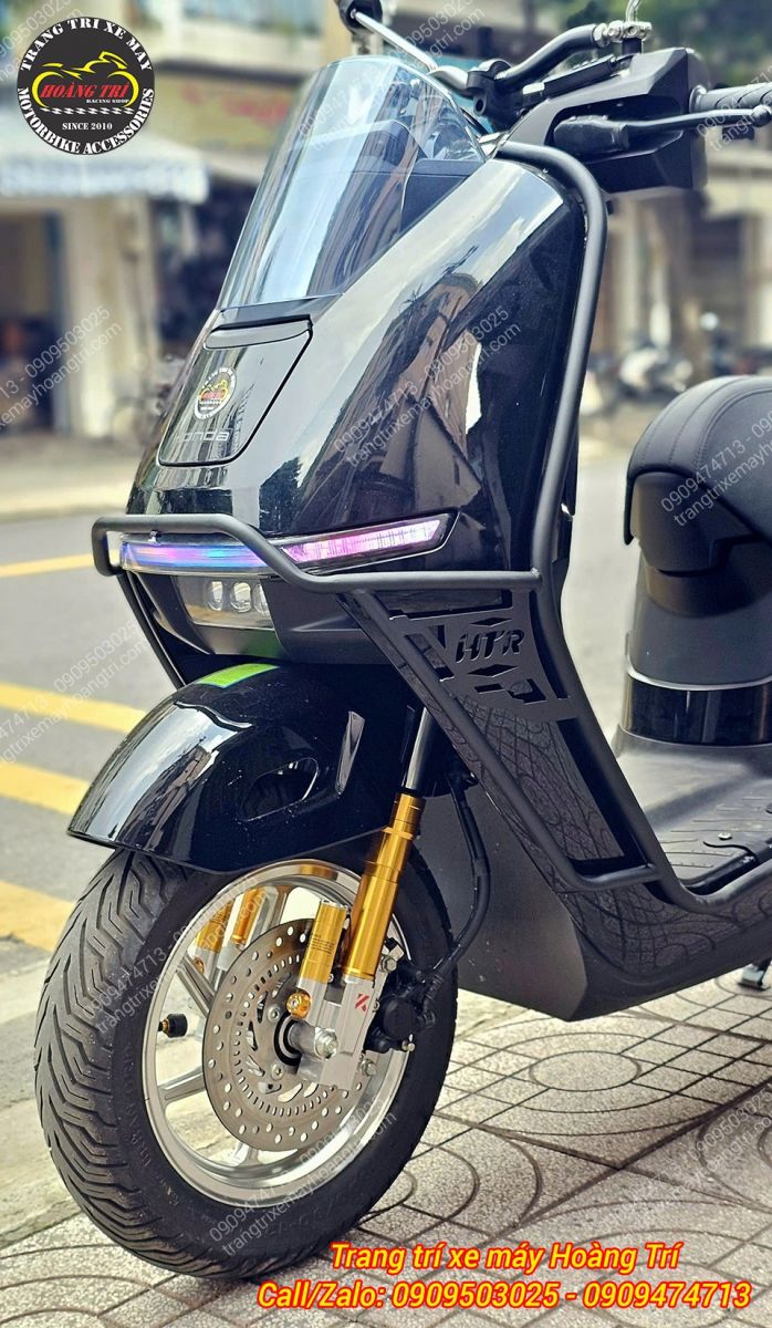Trang bị khung bảo vệ trước giúp Honda UC3 sở hữu diện mạo mạnh mẽ và hầm hố hơn