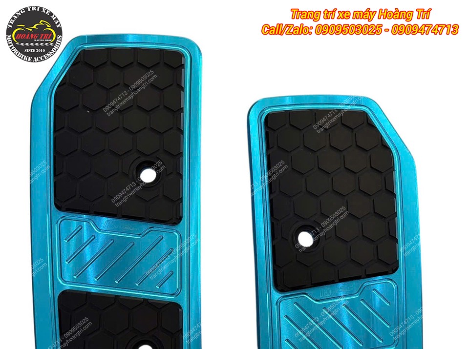 Cận cảnh phần trên thảm để chân H2C với lớp cao su đen và đường viền xanh bắt mắt