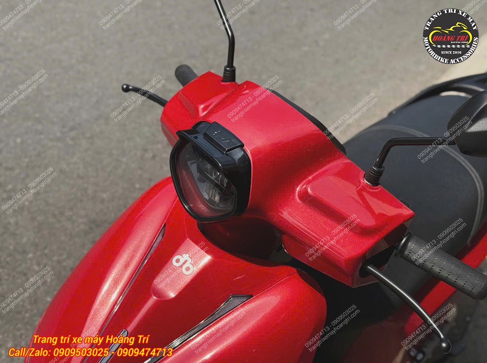 Viền đèn pha màu đen lắp vừa vặn trên dàn đầu ERA, mang phong cách thể thao cá tính