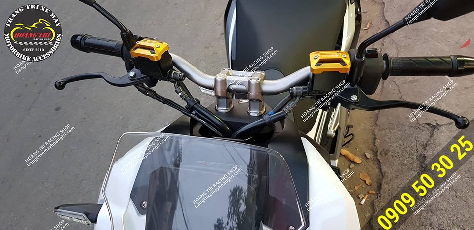 Toàn cảnh nắp dầu Biker trên xe Honda ADV