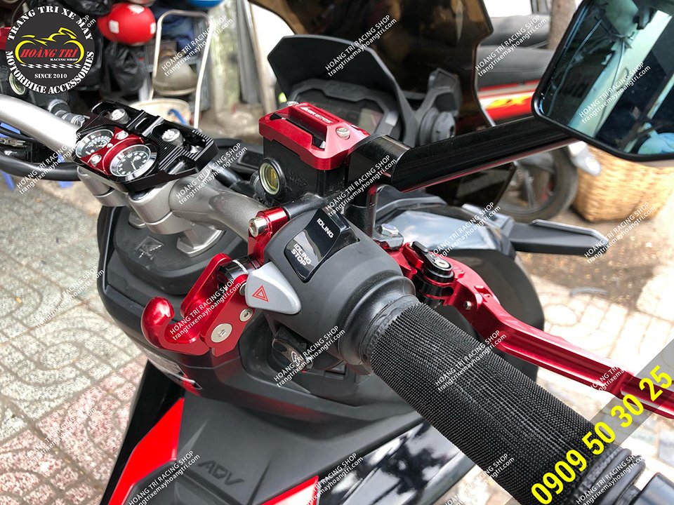 Thêm chiếc ADV 150 gắn nắp bình dầu Biker màu đỏ