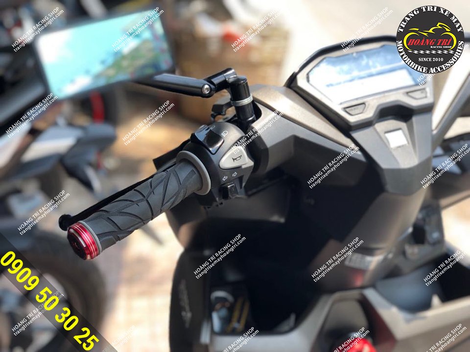 Vario 2018 fitted with beautiful black spider gloves