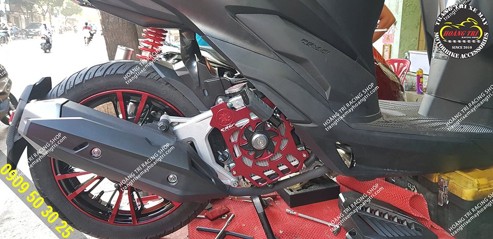 Red CNC water tank cover mounted for Click Vario 2018