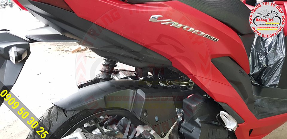 Add the red Vario pet car to the rear fender