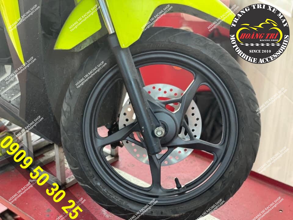 Close-up of the Airblade 2020 front wheel mounted for Vario 2018