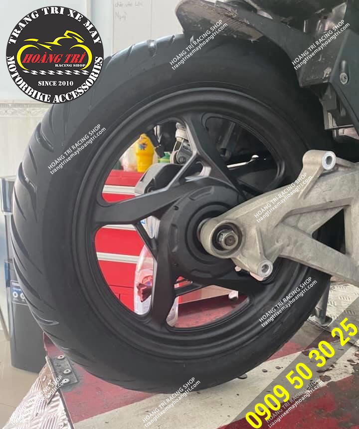 Close-up of Airblade 2020 rear wheel mounted for Vario 2018
