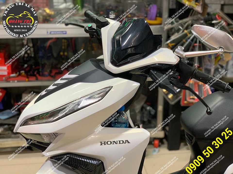 Another 2018 Vario comes with a glossy black wolf crown