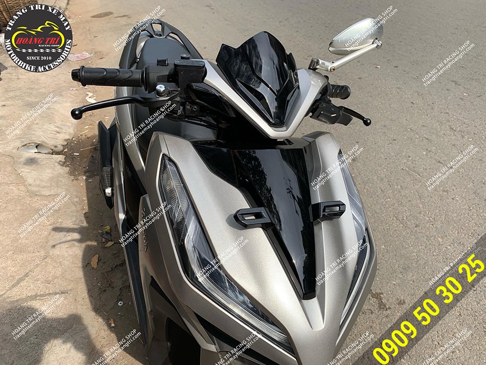 Vario 2018 has a glossy black wolf crown installed