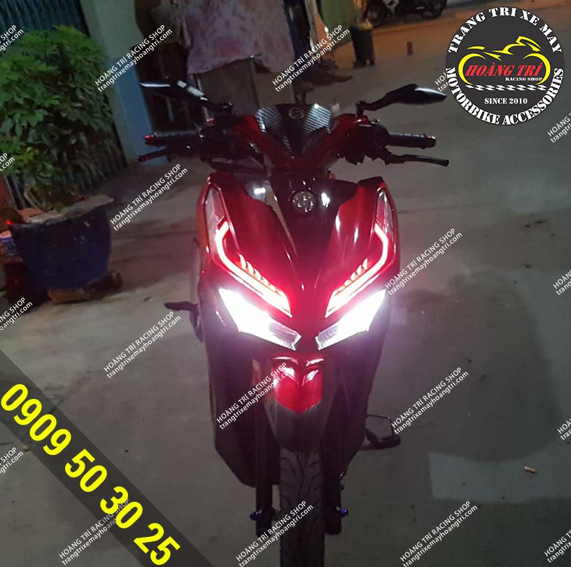 The Vario 2018 has installed the L4 lamp mask and is testing the lights on the car