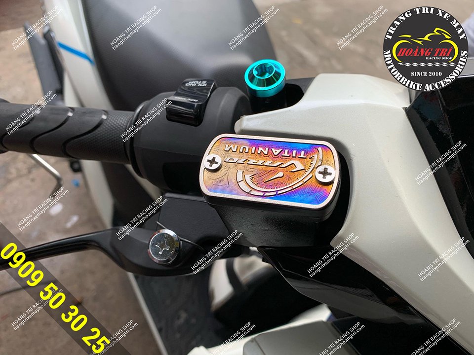 Close-up of the product details of the titanium oil cap on the Vario