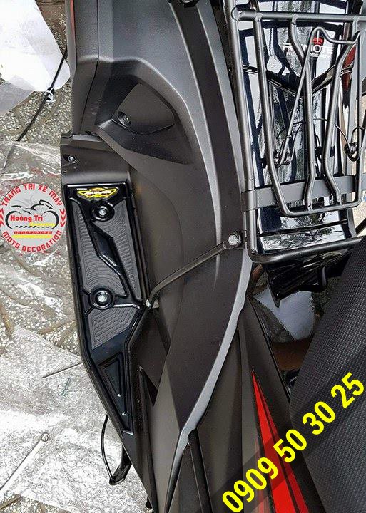 Gác chân CNC Airblade 2016 sau khi lắp đặt trên xe