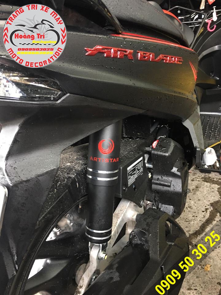 Artistar rear fork cover in matte black on Airblade 2017