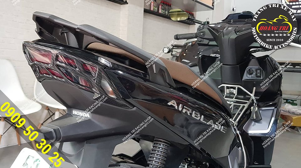 Close-up of Airblade 2020 taillights with carbon paint