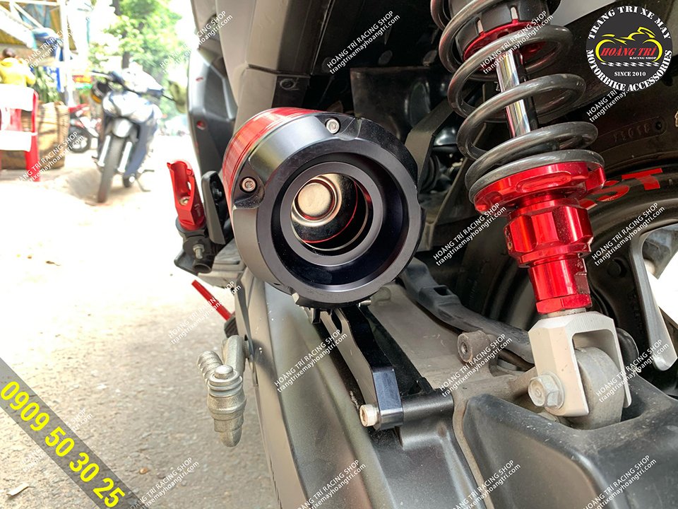 The red cylinder head is attached to the 2014 Ariblade in red and black