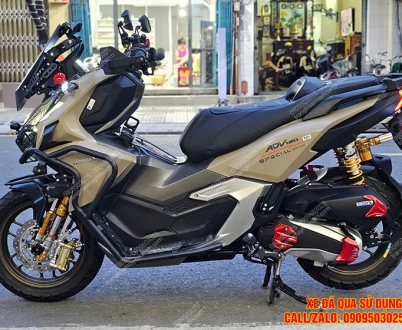 Bán đồ chơi tặng xe ADV 160 2025 - Lên đồ hơn 7 lần mà ODO mới 700km