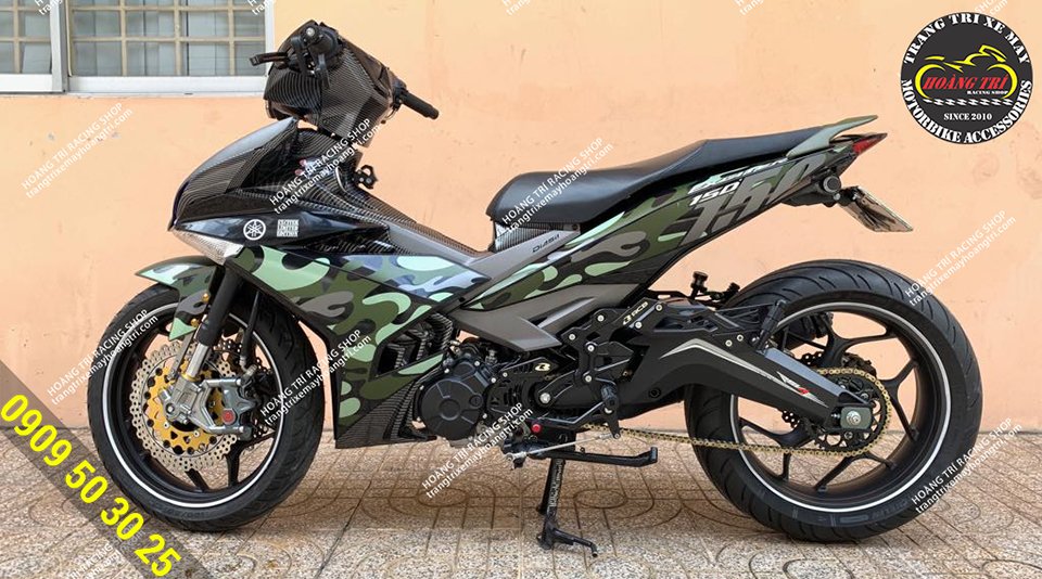 Panorama of the left side of the Exciter Camo folding MotoAir RSV4