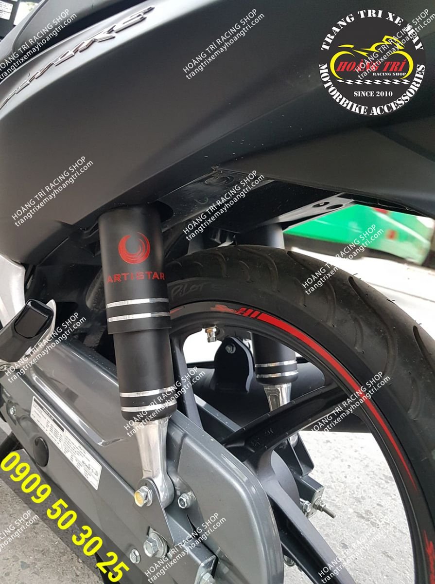 Artista rear fork cover in black with unique metal rims