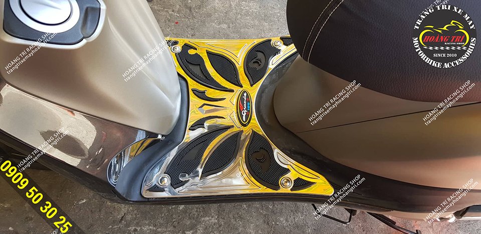 Close-up of Grande 2019 stainless steel foot mat products