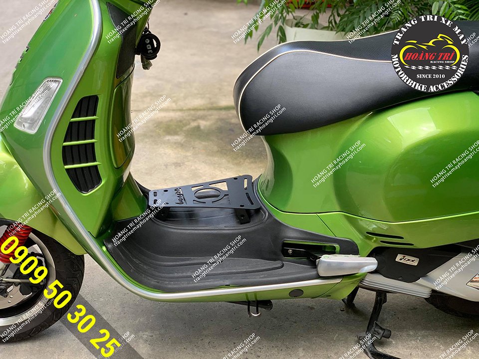 Vespa GTS with convenient extended rear footrest