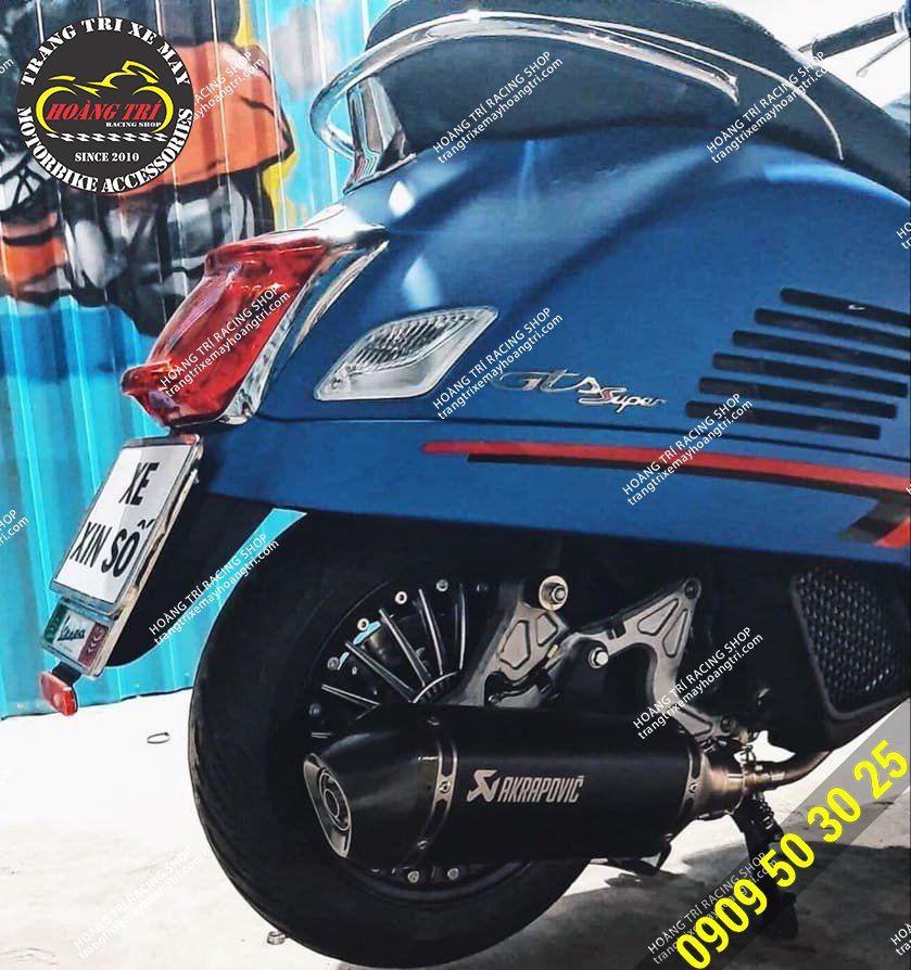 Còn đây là cây pô Akrapovic full đen đẹp mắt