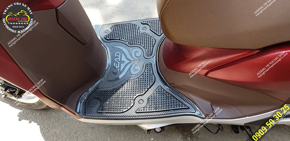 Add the red Lead 2018 car model to install carbon painted footrests