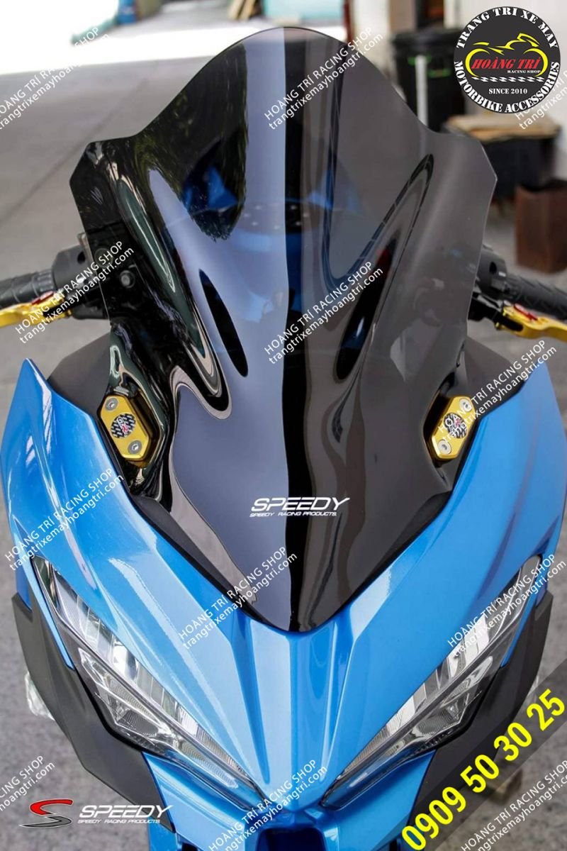 Cận cảnh kính chắn gió Speedy trên xe Ninja400 màu xanh dương