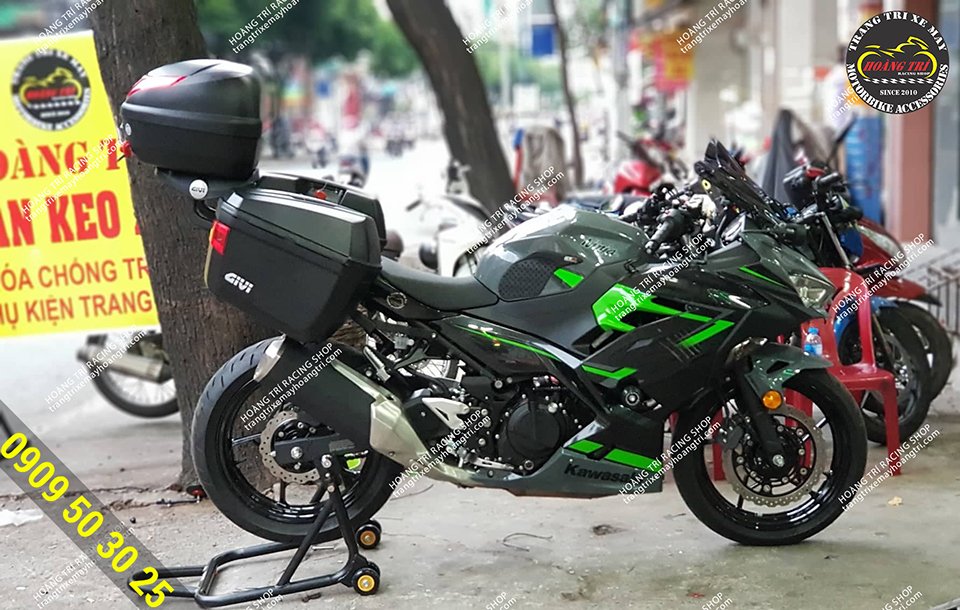 Kawasaki Ninja 400 up to full option genuine givi box