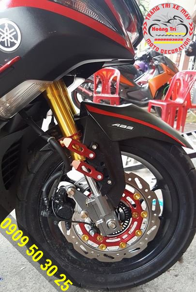Front fork protection is fixed with the front fender of NVX