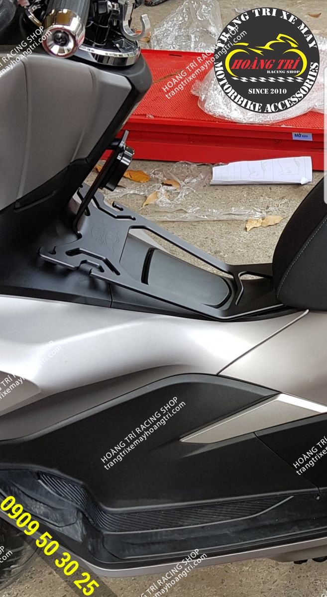 Baga nhôm CNC gắn PCX gọn gàng trên xe PCX 2018