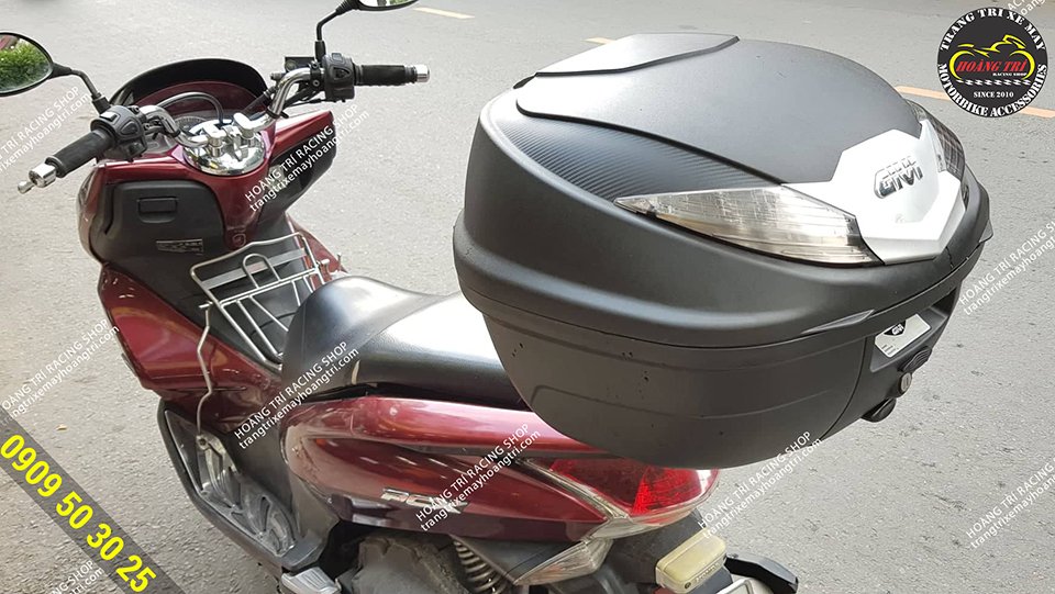 Can put a lot of items in the givi B360NT