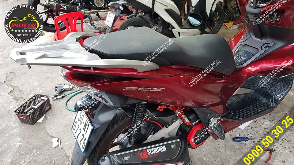 Toàn cảnh xế cưng sau khi gắn gác chân phụ PCX và một số đồ chơi