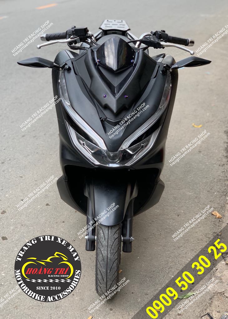 The PCX 2018 arrives with a Z1000 . windshield