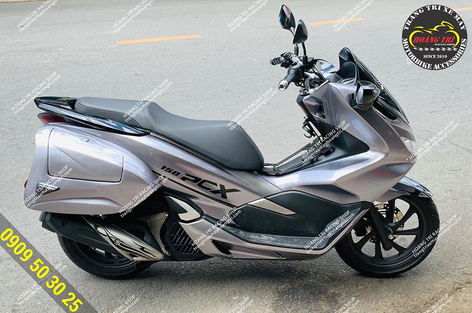 Overview of the PCX 2018 equipped with a high-class duo
