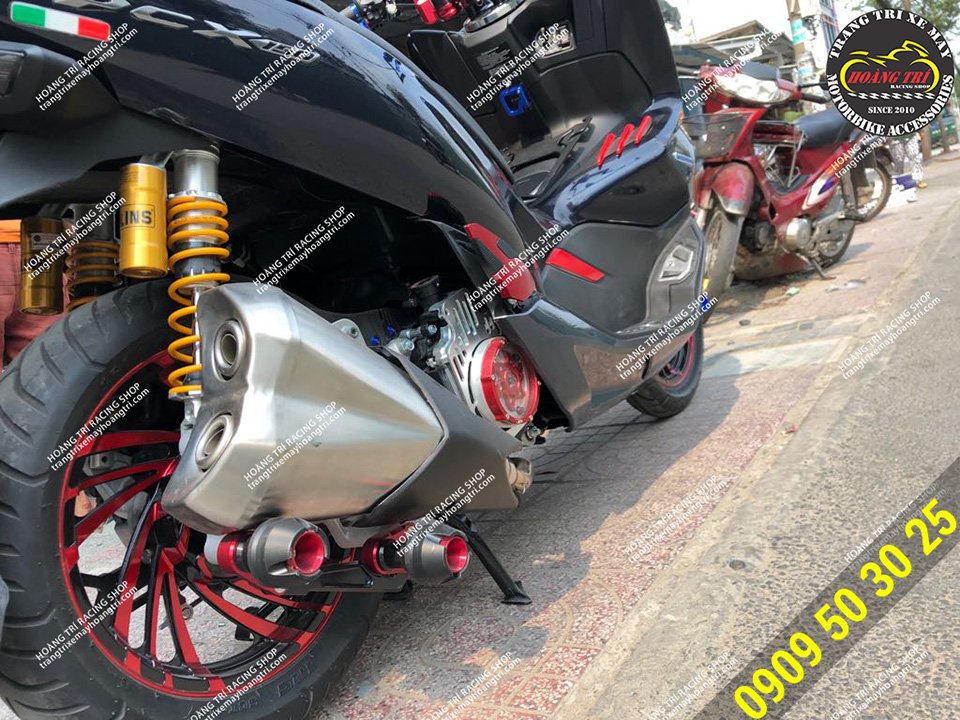 Add a pet driver to Hoang Tri Racing Shop with Z1000 exhaust
